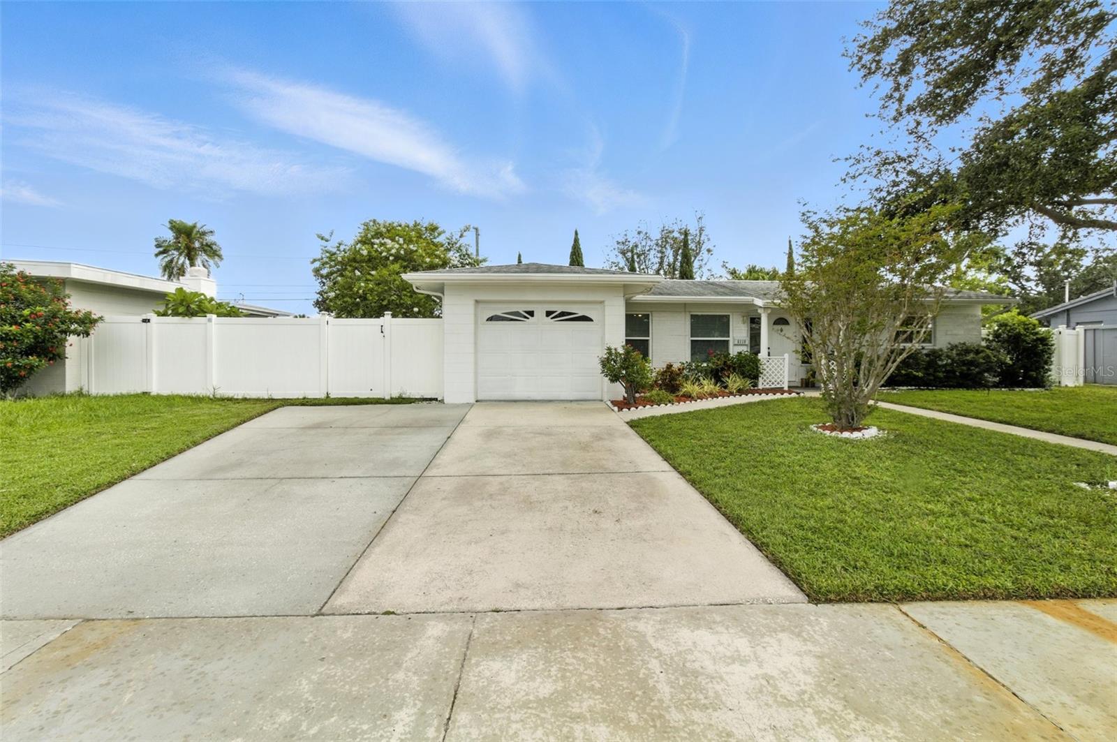 Image 6 of 53 For 6119 31st Avenue N