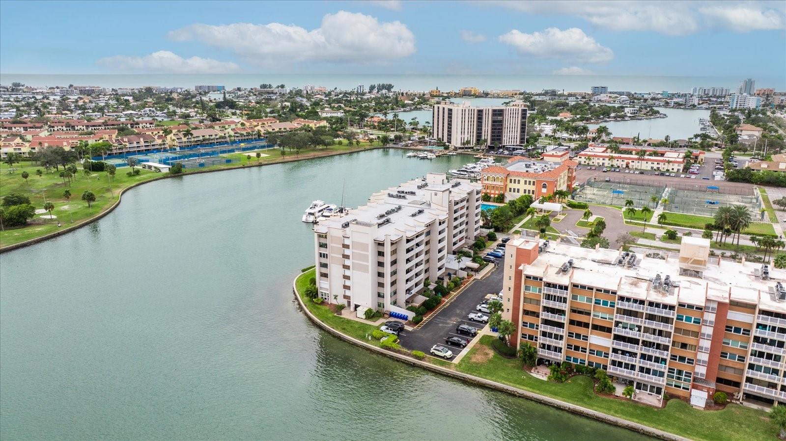Image 31 of 43 For 450 Treasure Isle Causeway  411