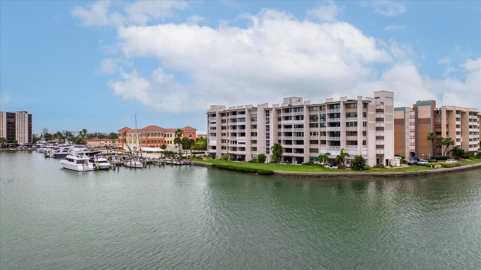 Image 33 of 43 For 450 Treasure Isle Causeway  411