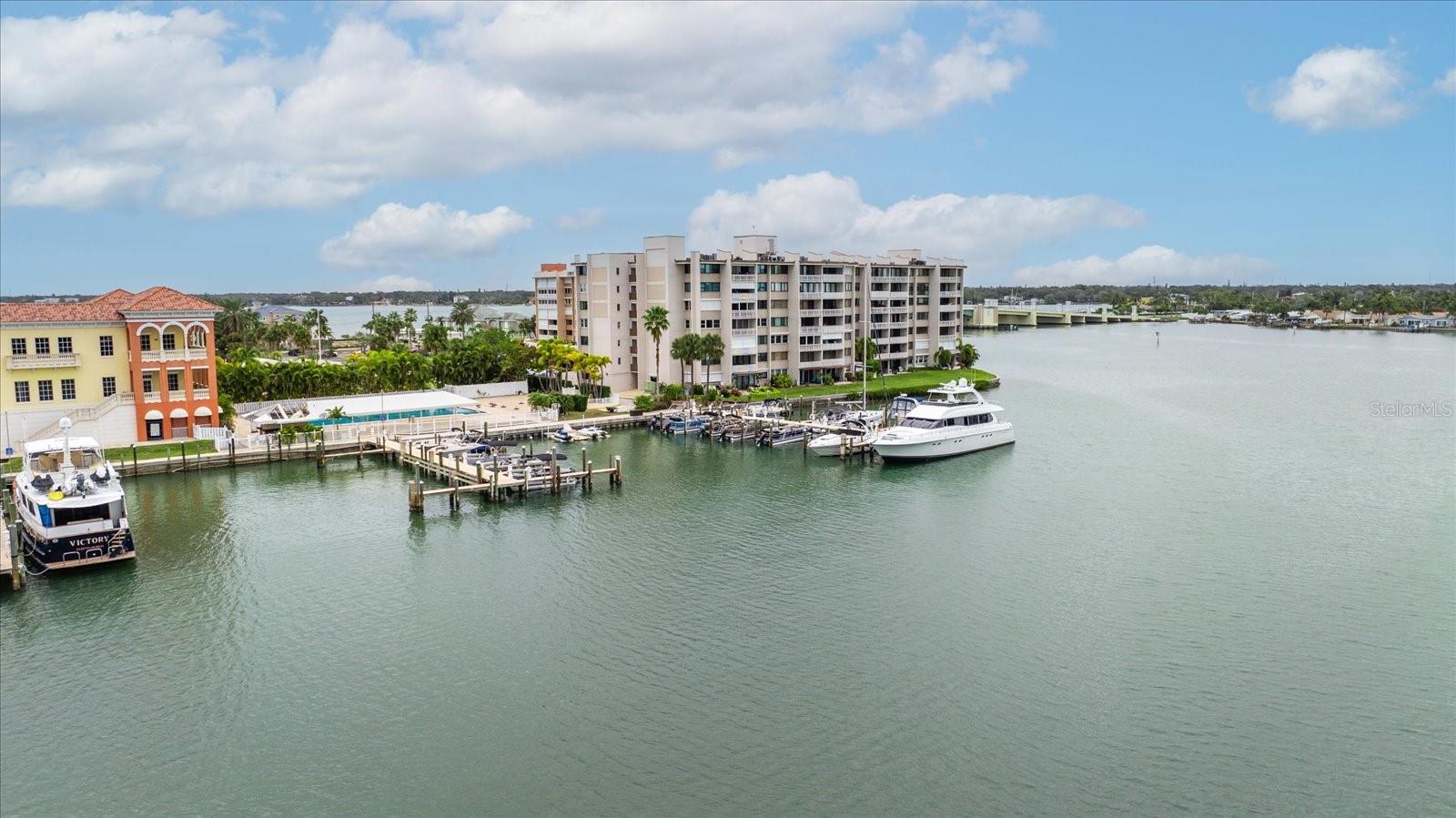 Image 35 of 43 For 450 Treasure Isle Causeway  411