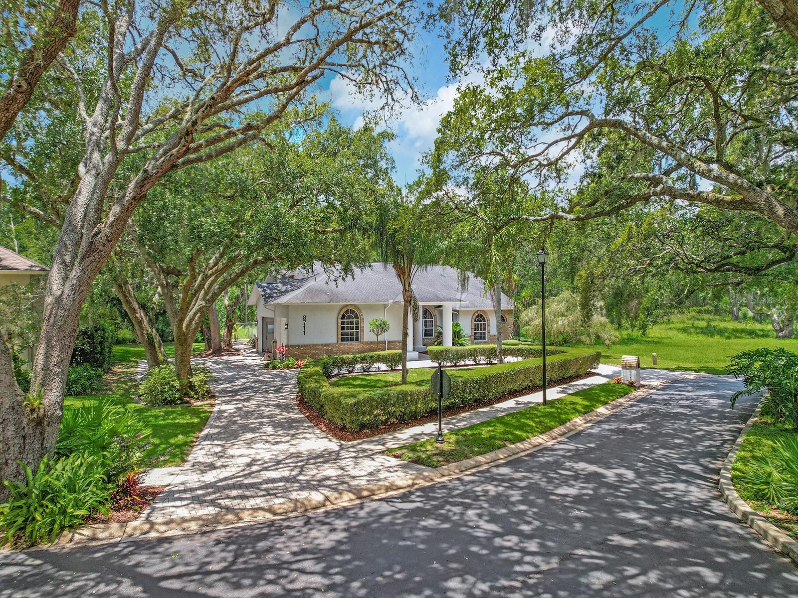 Image 23 of 75 For 8711 Crescent Forest Boulevard