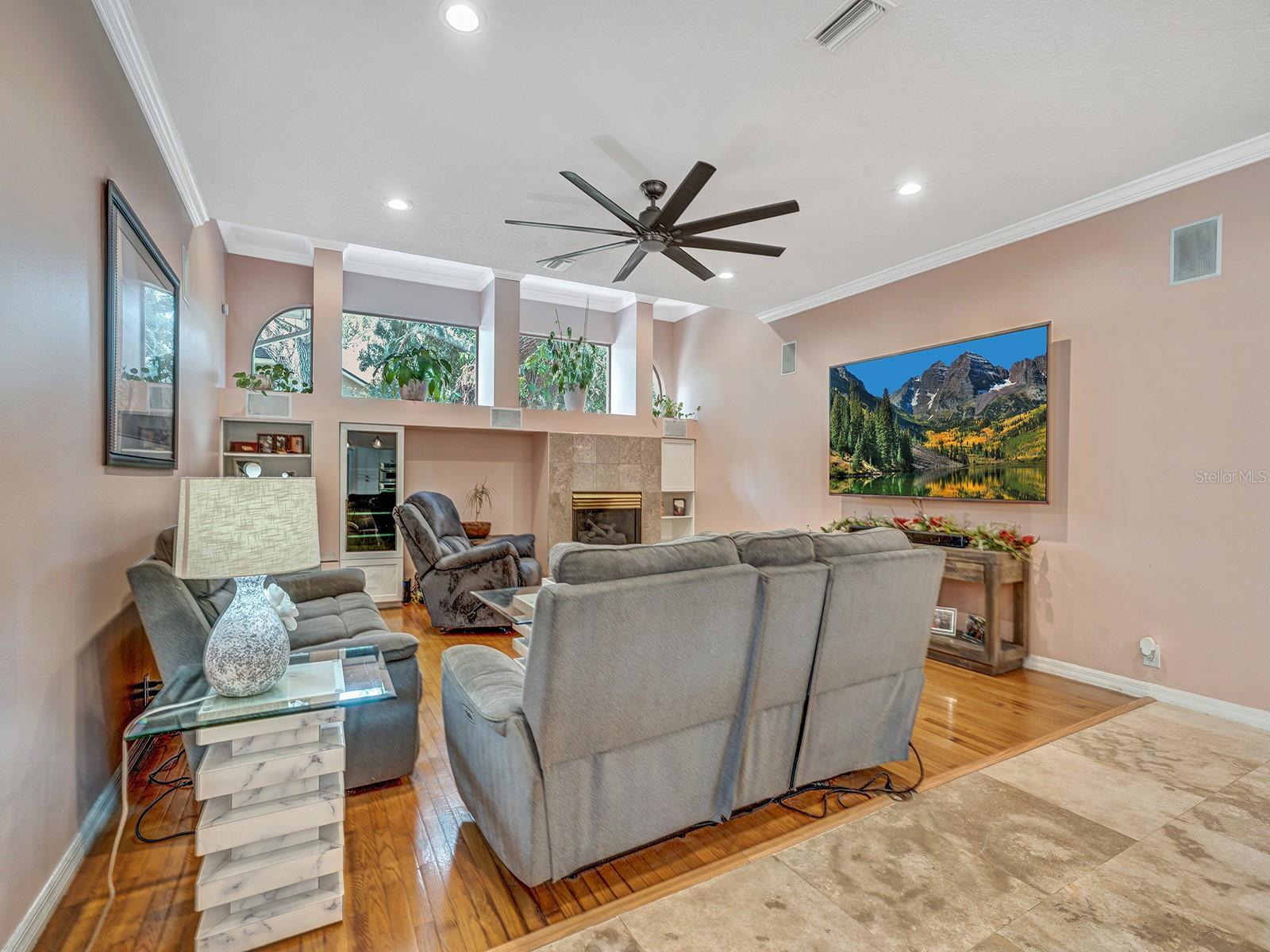 Image 35 of 75 For 8711 Crescent Forest Boulevard