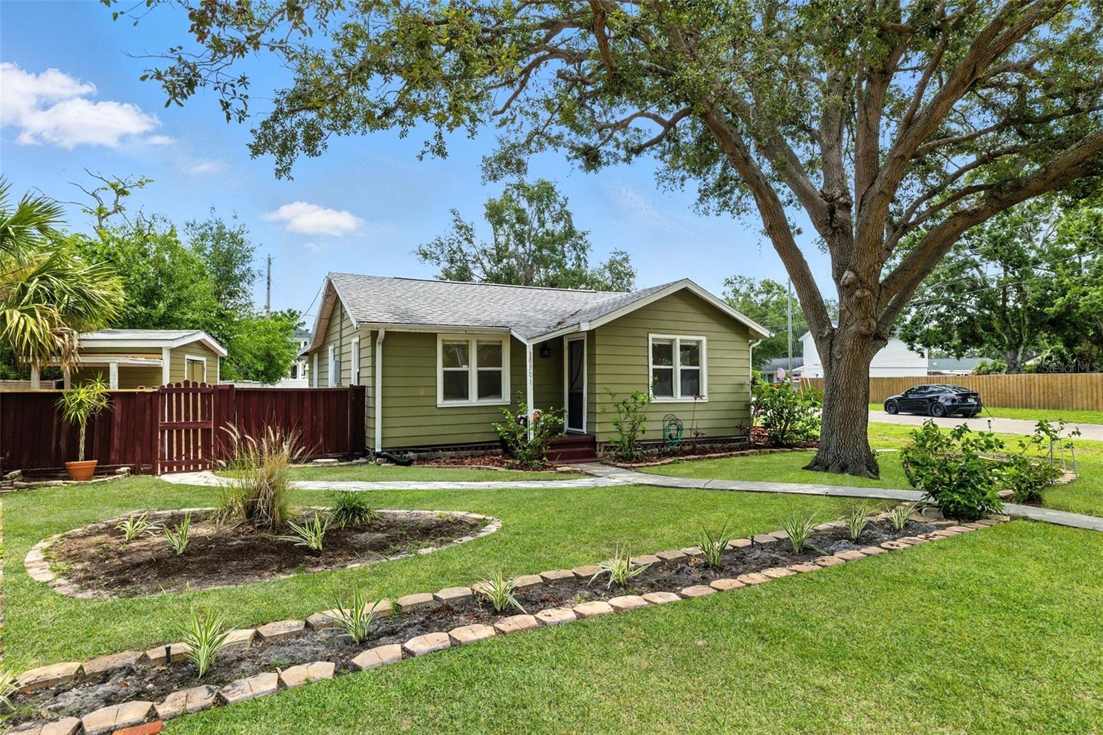 Details for 6301 Hobson Street Ne, ST PETERSBURG, FL 33702