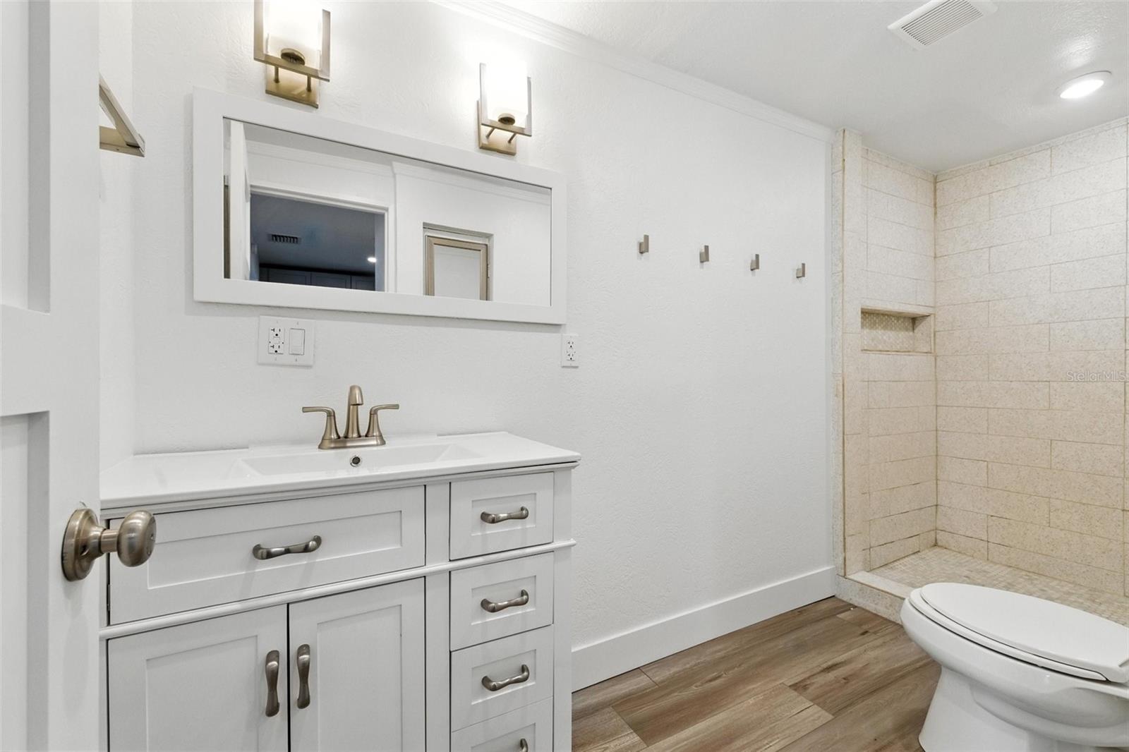 Image 19 of 27 For 6301 Hobson Street Ne