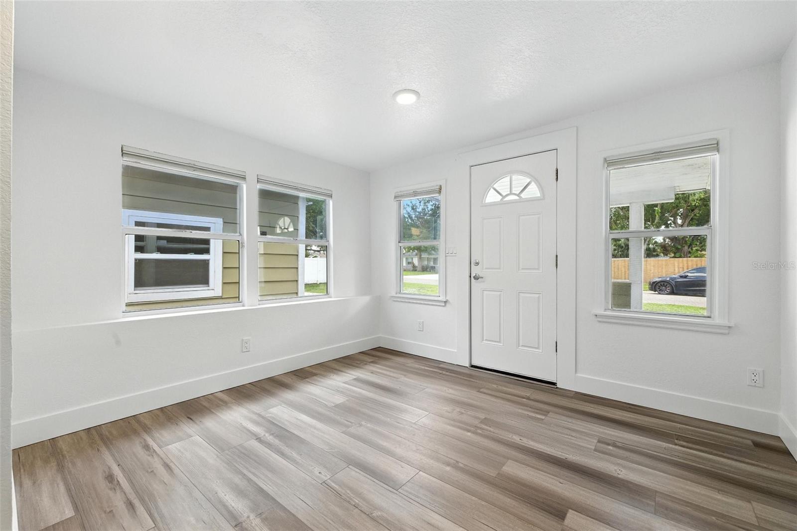 Image 21 of 27 For 6301 Hobson Street Ne