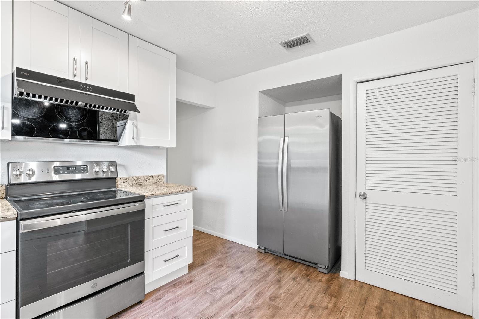 Image 11 of 32 For 3909 Lemon Street