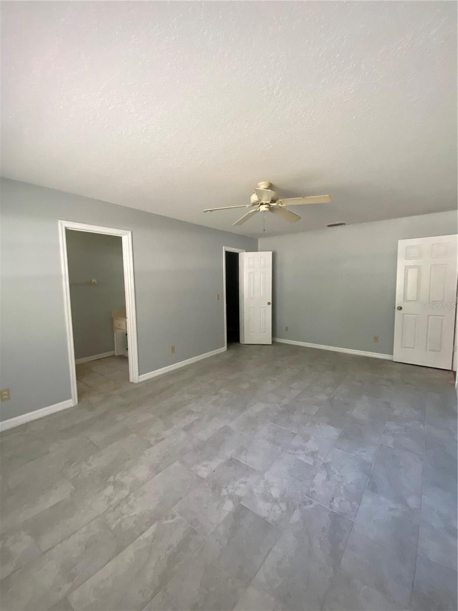 Image 4 of 13 For 8902 191st Circle