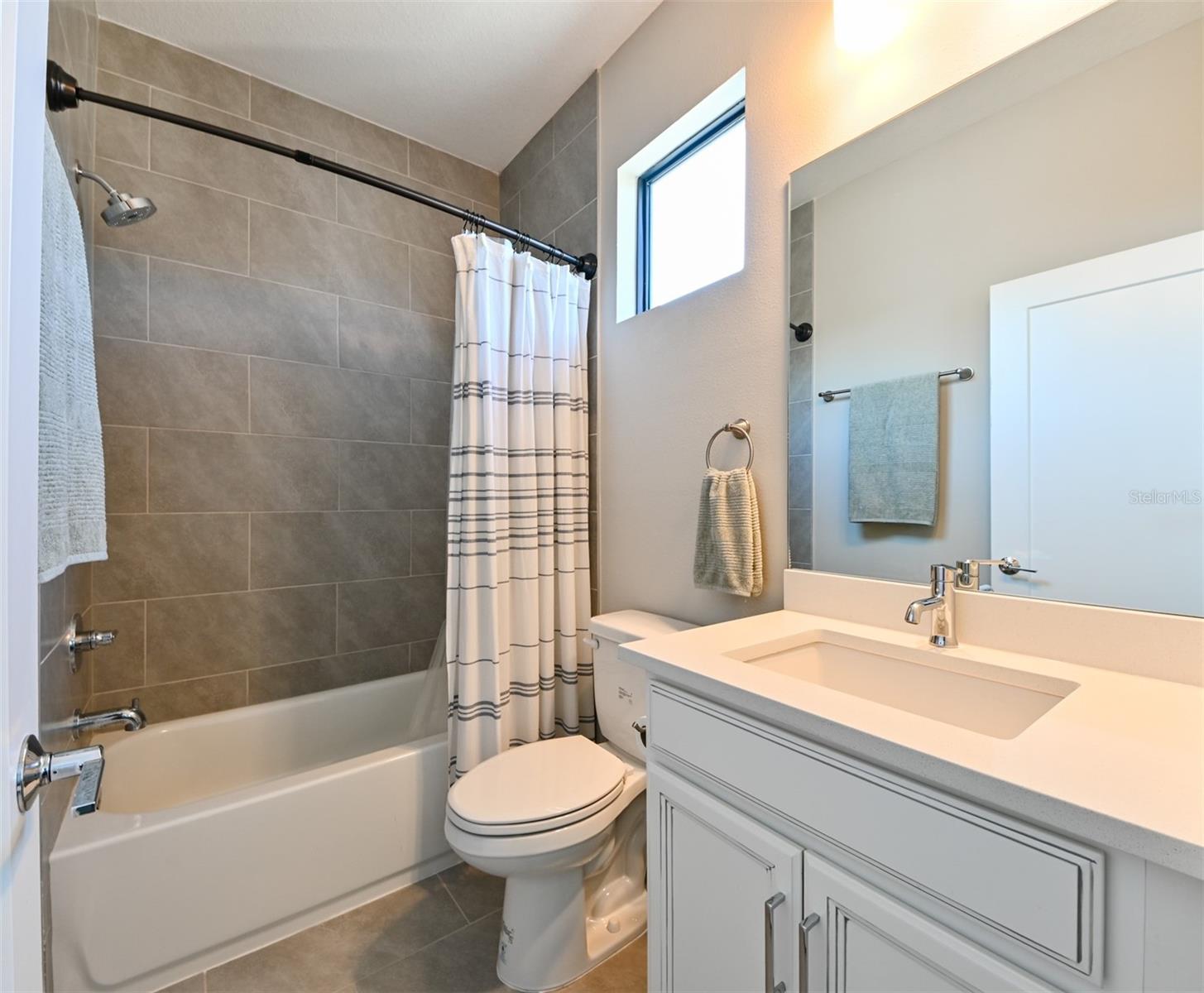 Image 17 of 28 For 2568 13th Avenue N 2568