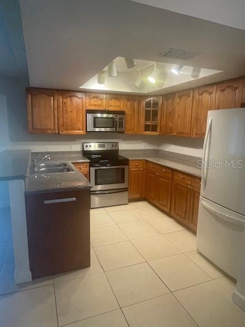 Image 12 of 19 For 6262 142 Avenue N 1001