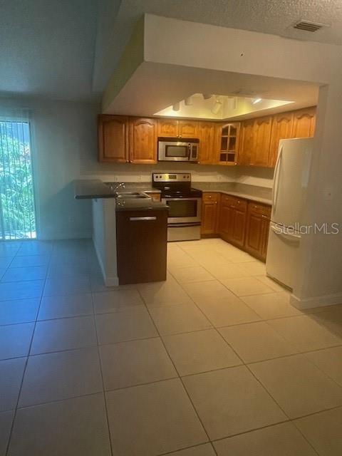 Image 14 of 19 For 6262 142 Avenue N 1001