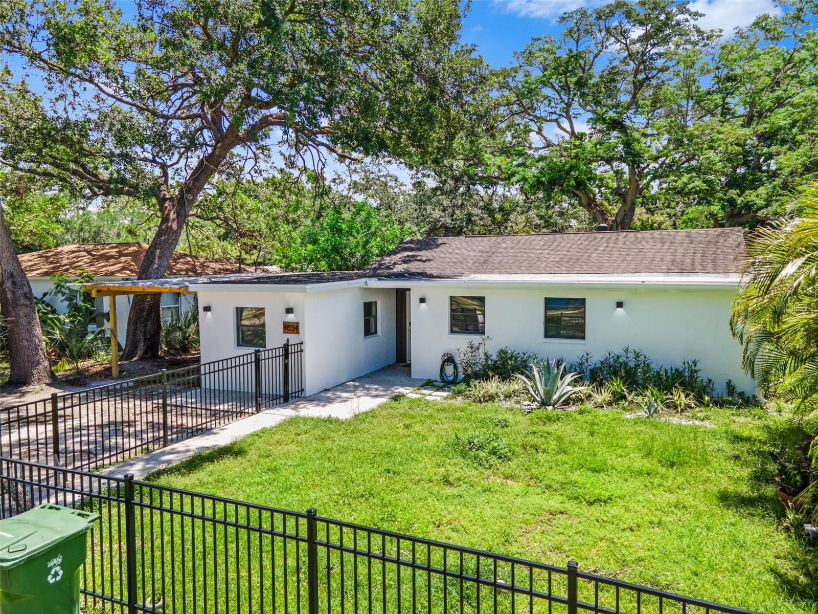 Image 5 of 26 For 4034 S Westshore Blvd