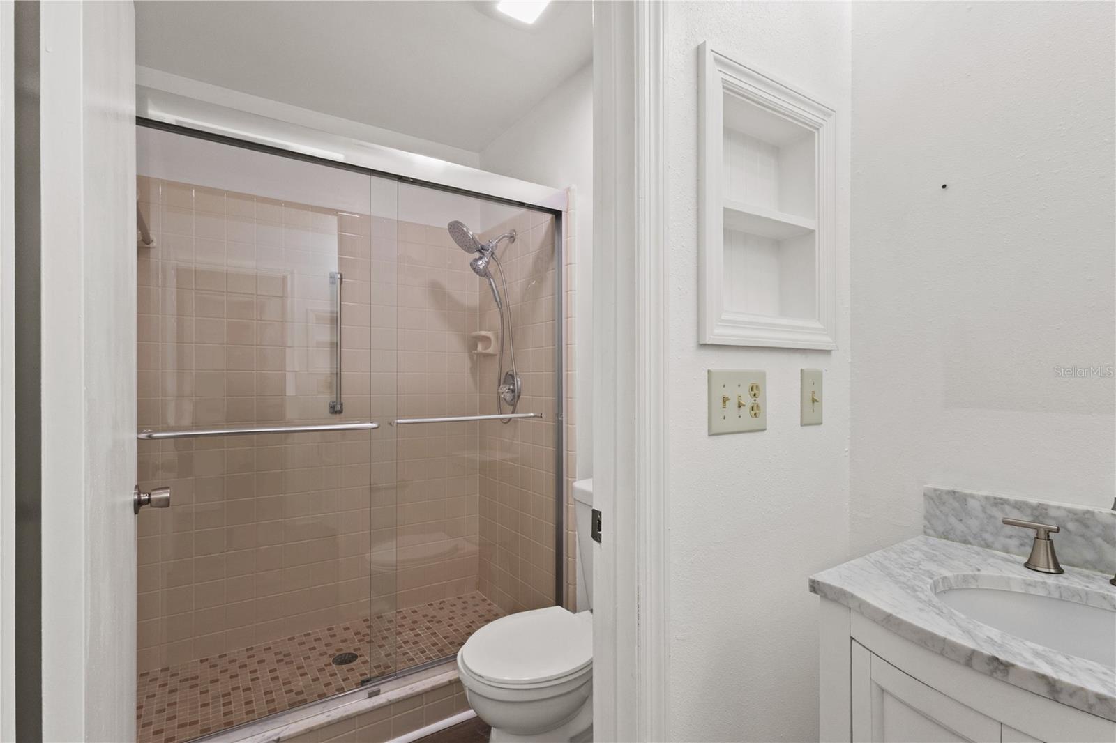 Image 17 of 32 For 1306 Idlewood Drive 53