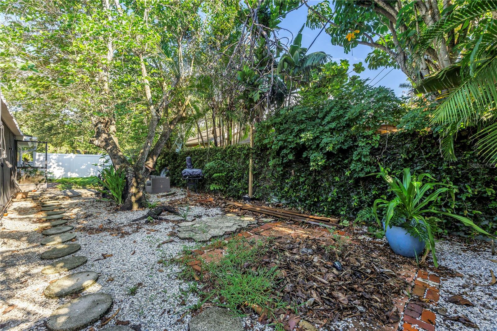 Image 21 of 36 For 489 Davis Boulevard