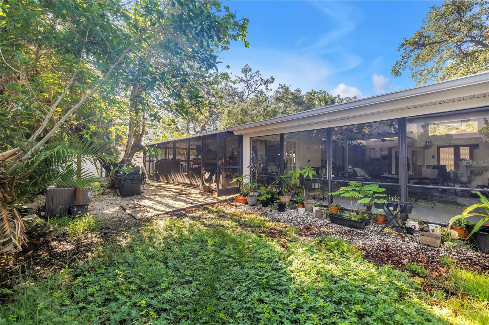 Image 23 of 36 For 489 Davis Boulevard