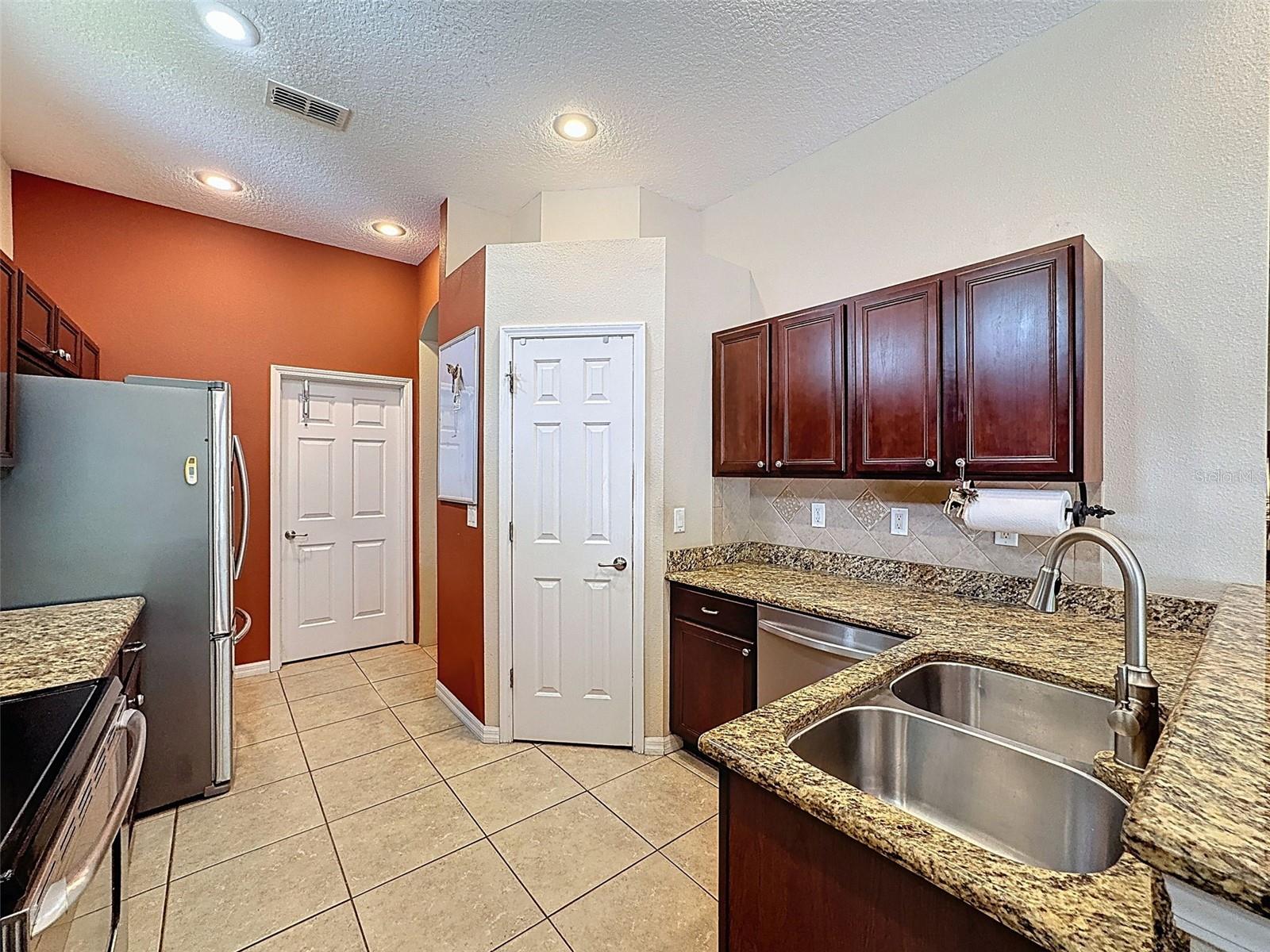 Image 31 of 92 For 12200 Hunters Lake Drive