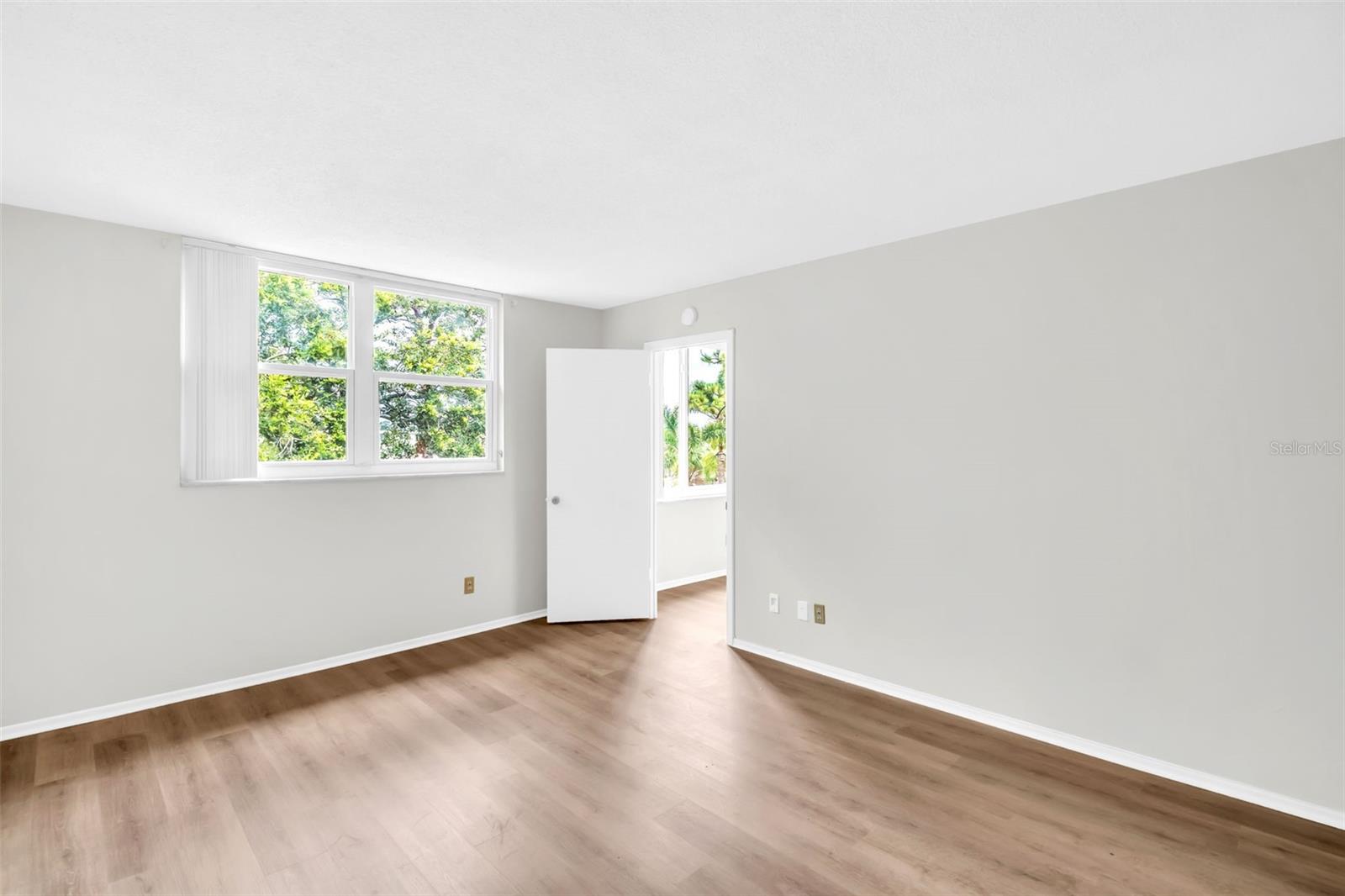 Image 11 of 55 For 4705 1st Street Ne 337