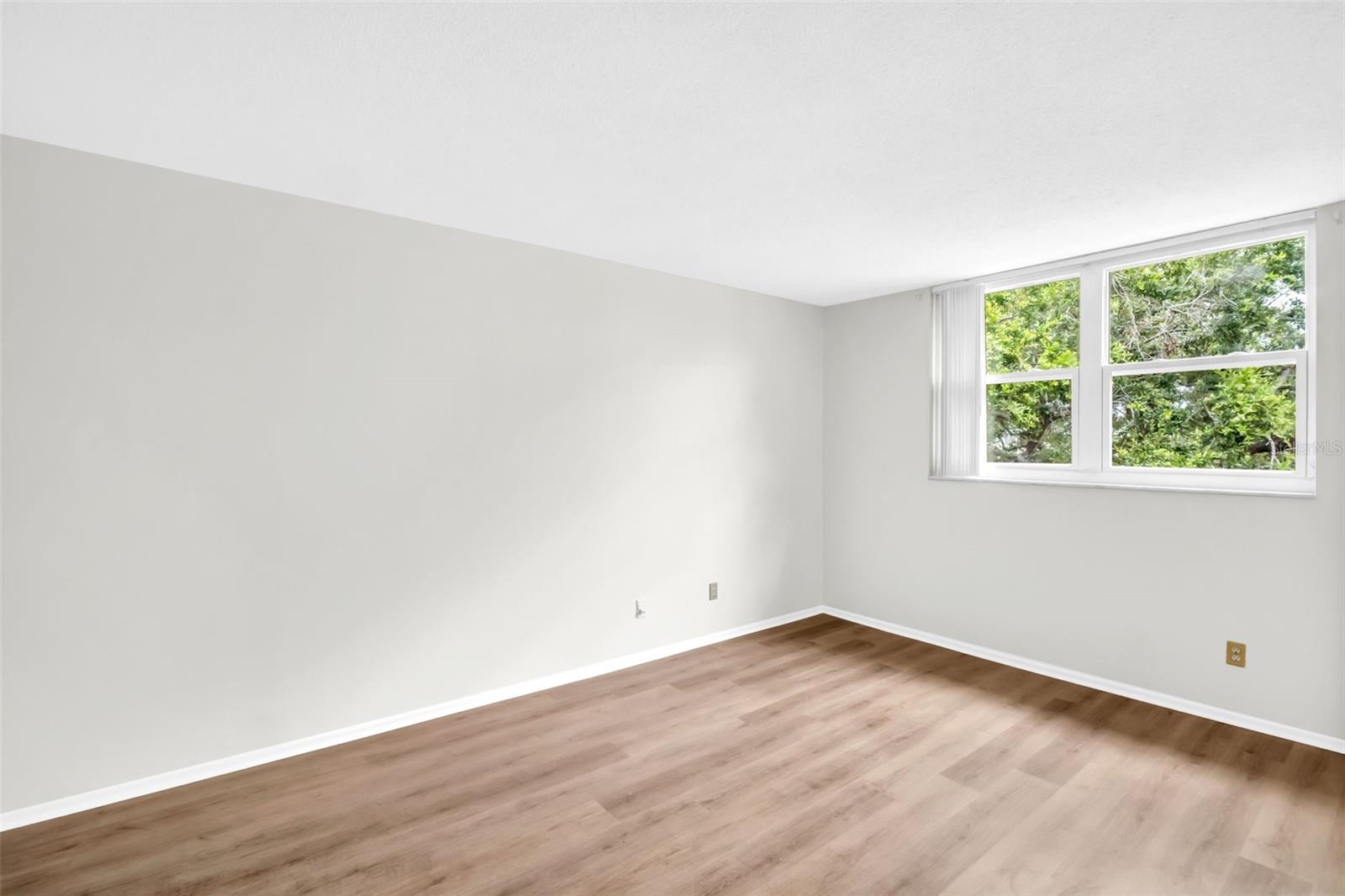 Image 12 of 55 For 4705 1st Street Ne 337