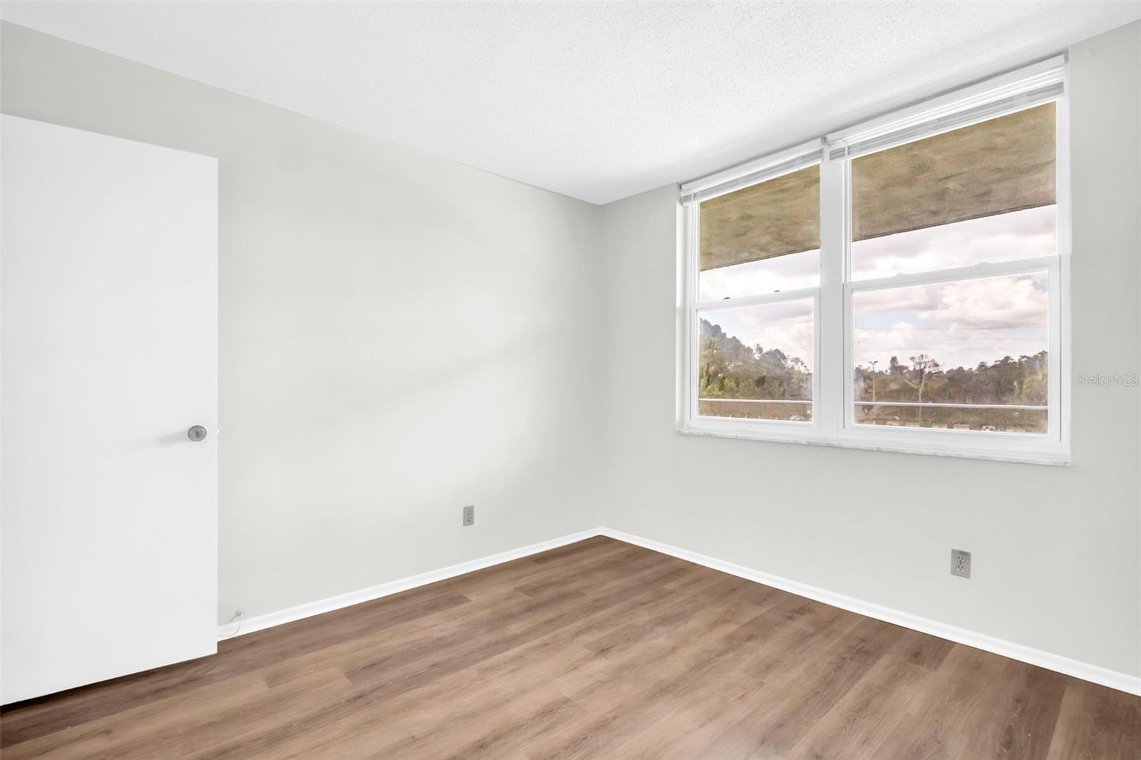 Image 16 of 55 For 4705 1st Street Ne 337