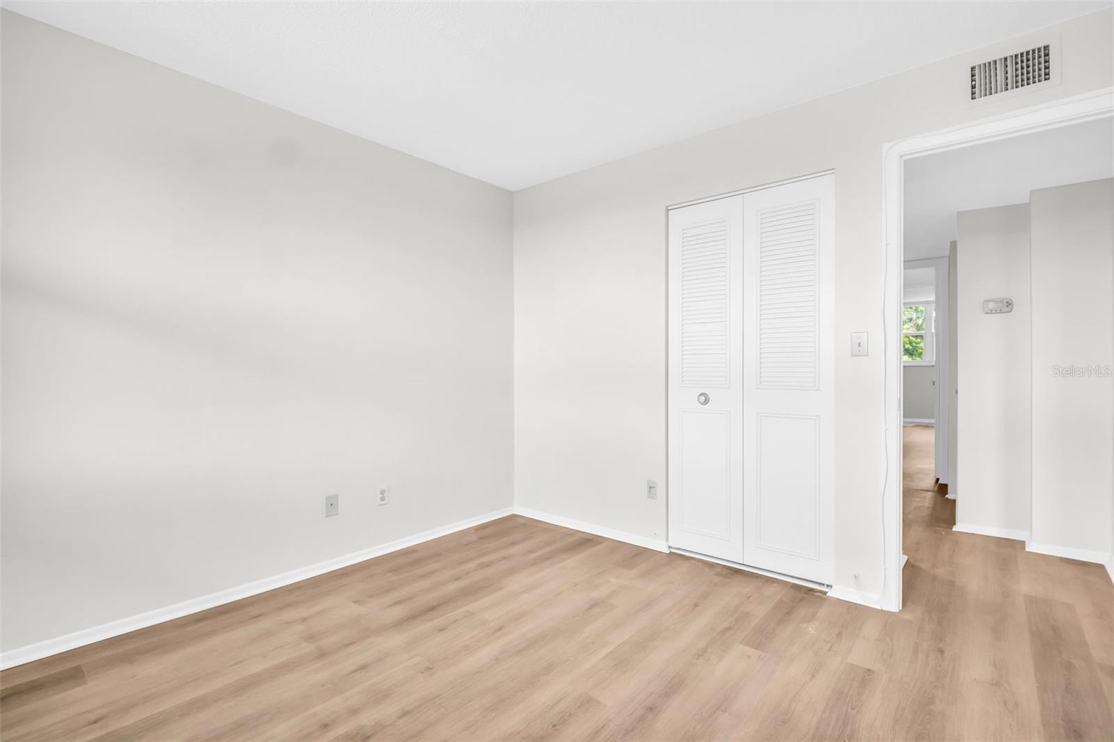 Image 17 of 55 For 4705 1st Street Ne 337