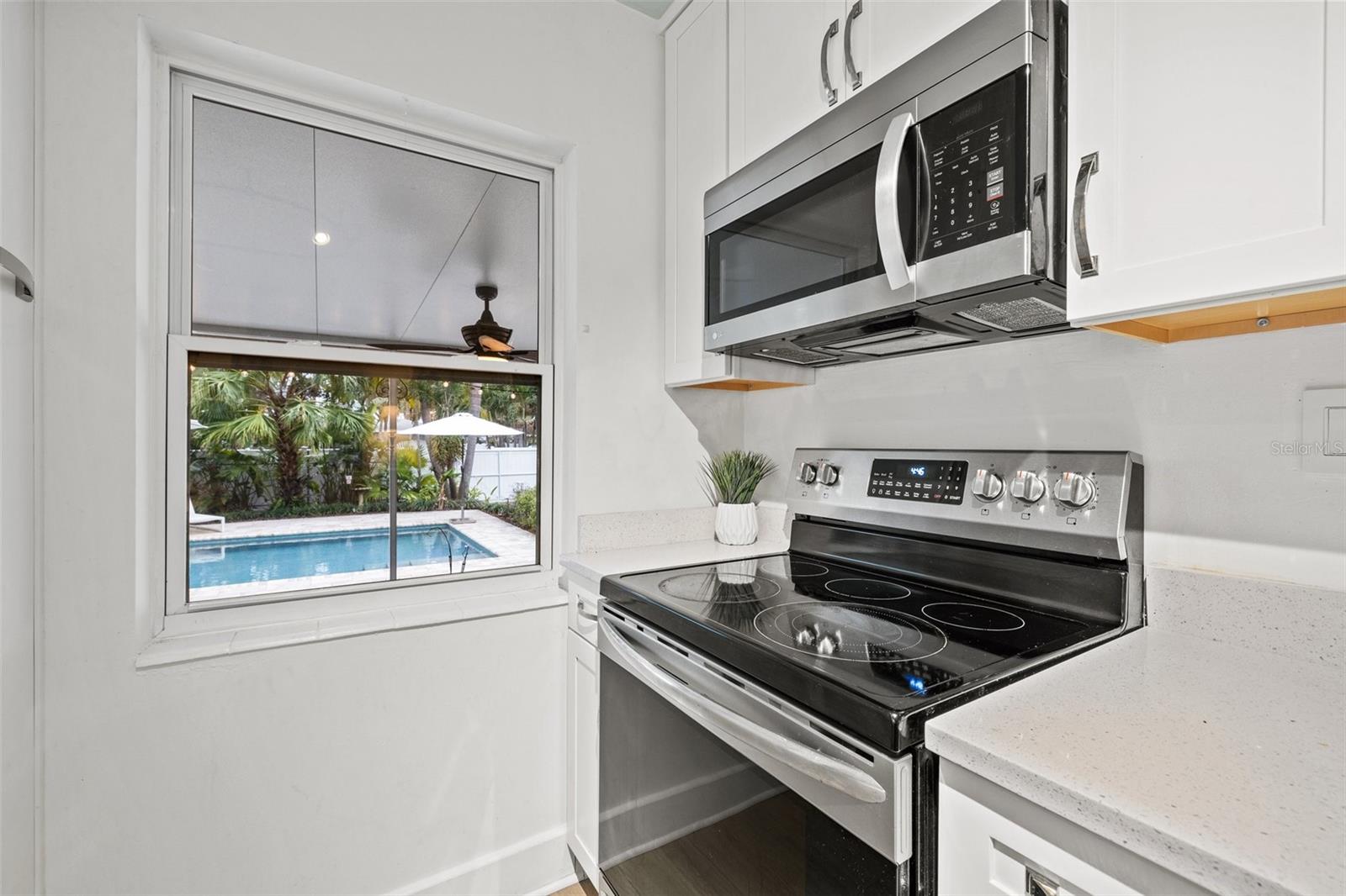 Image 14 of 37 For 818 37th Avenue Ne