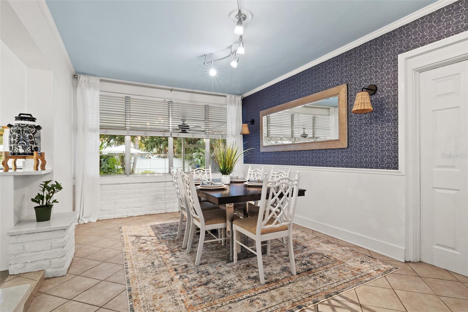 Image 16 of 37 For 818 37th Avenue Ne