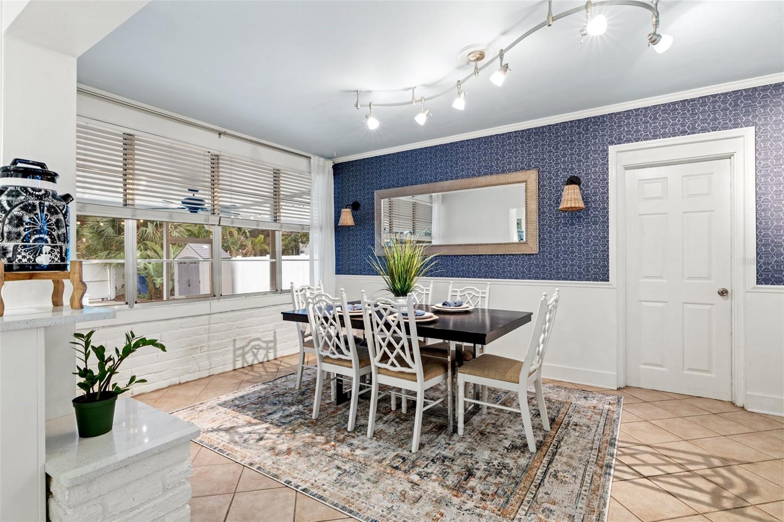 Image 18 of 37 For 818 37th Avenue Ne