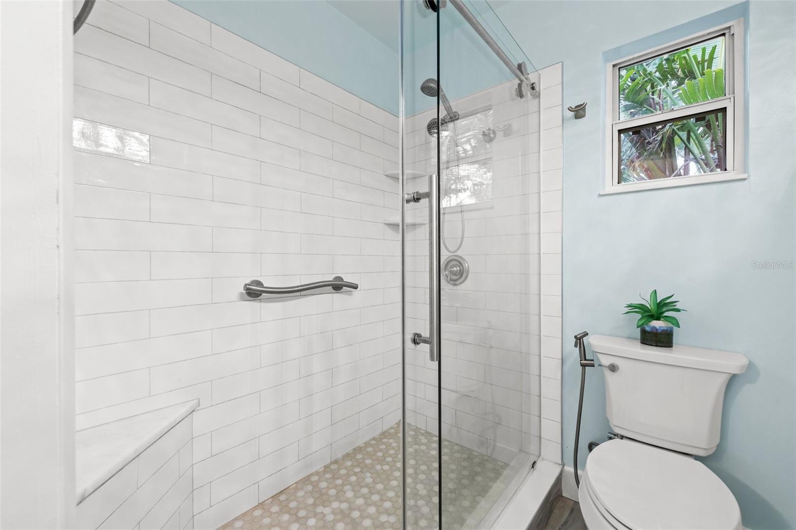 Image 20 of 37 For 818 37th Avenue Ne