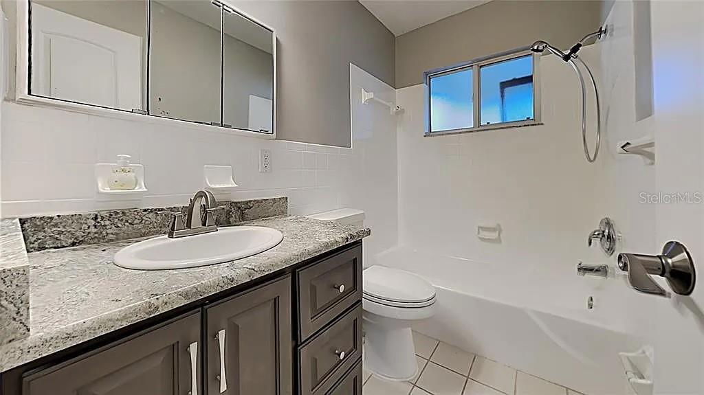 Image 11 of 13 For 7481 Oak Street Ne
