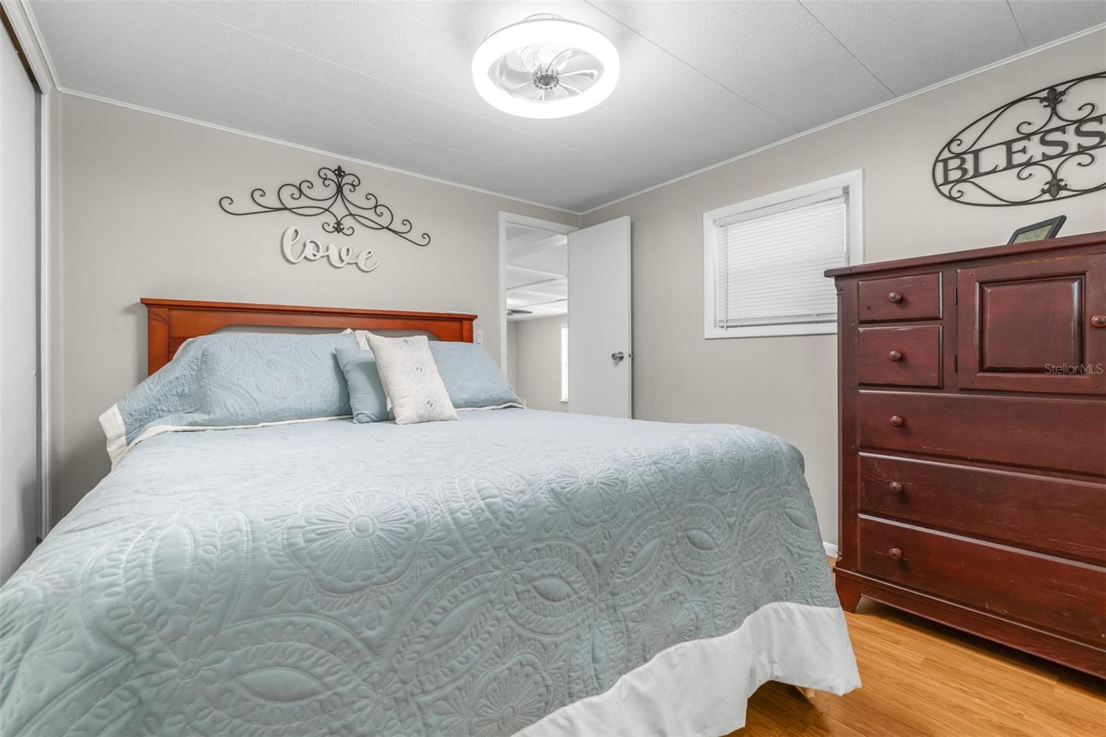 Listing photo id 11 for 9936 Perch Court