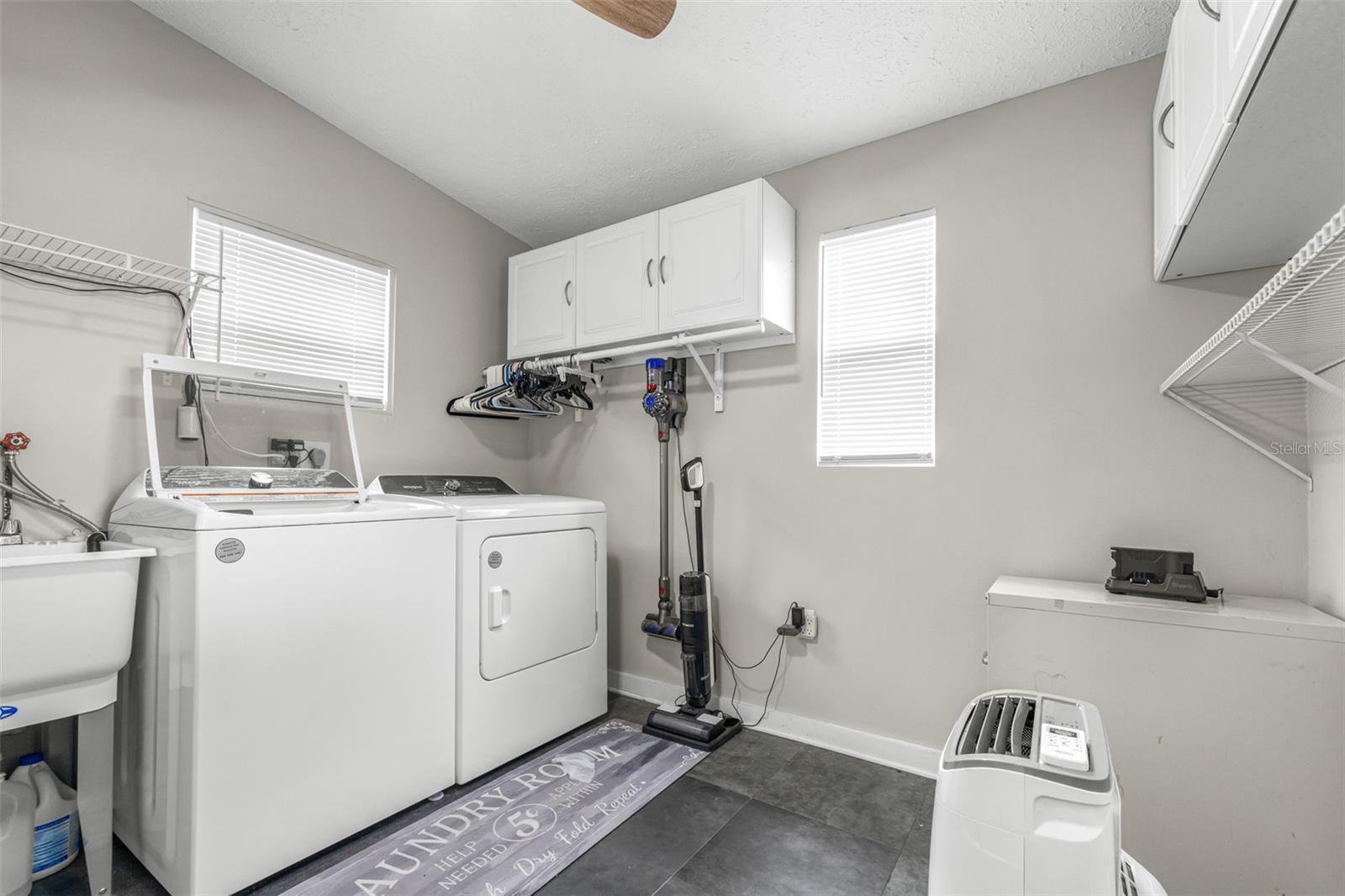 Listing photo id 14 for 9936 Perch Court