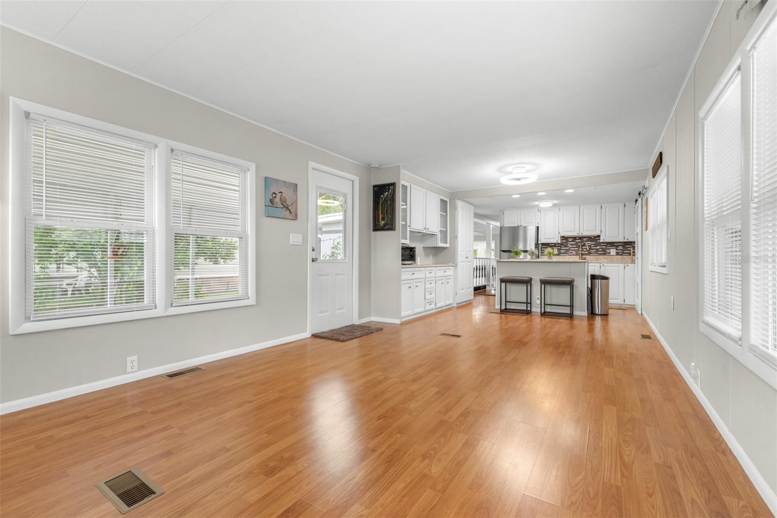 Listing photo id 4 for 9936 Perch Court