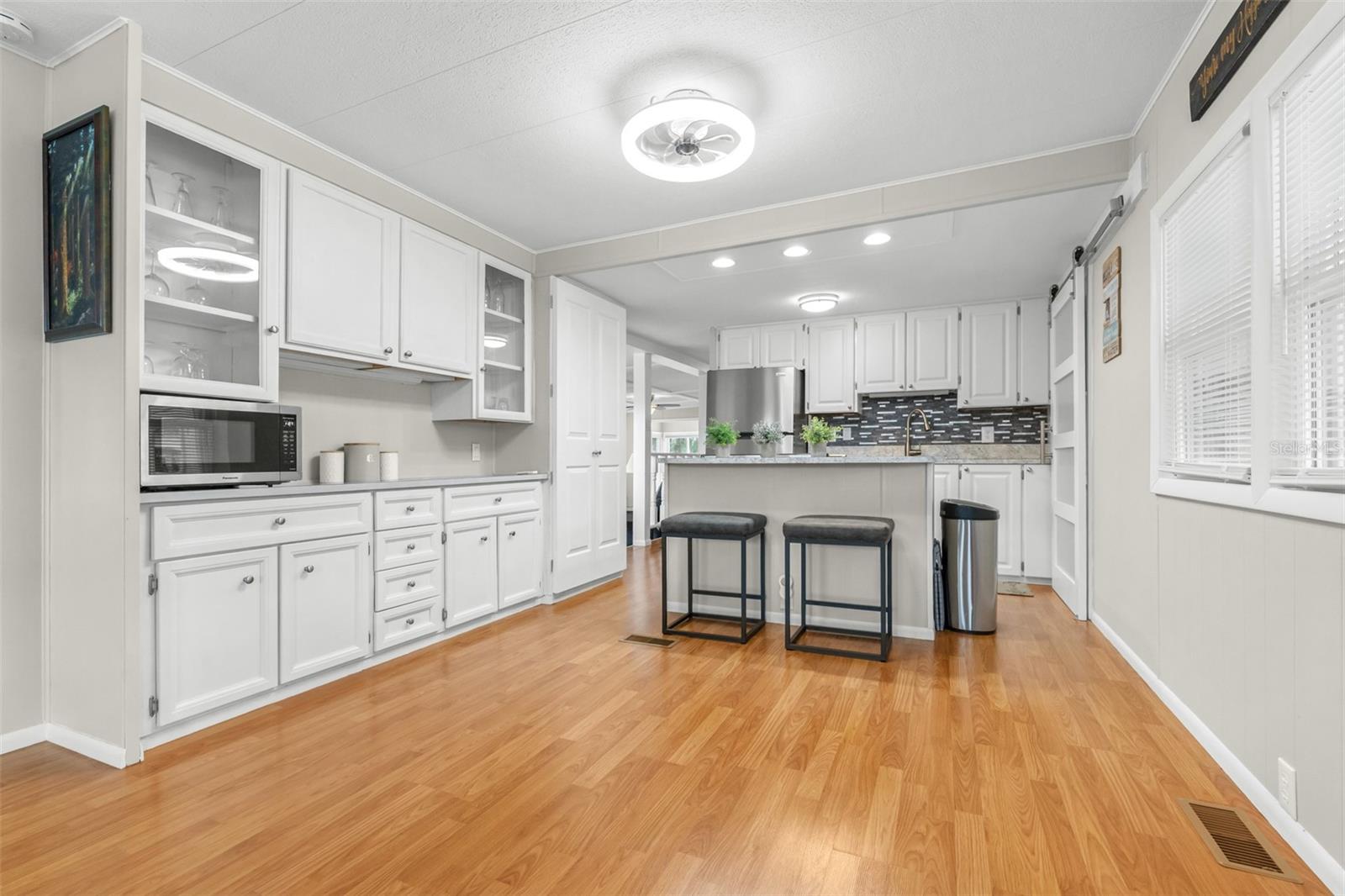 Listing photo id 5 for 9936 Perch Court