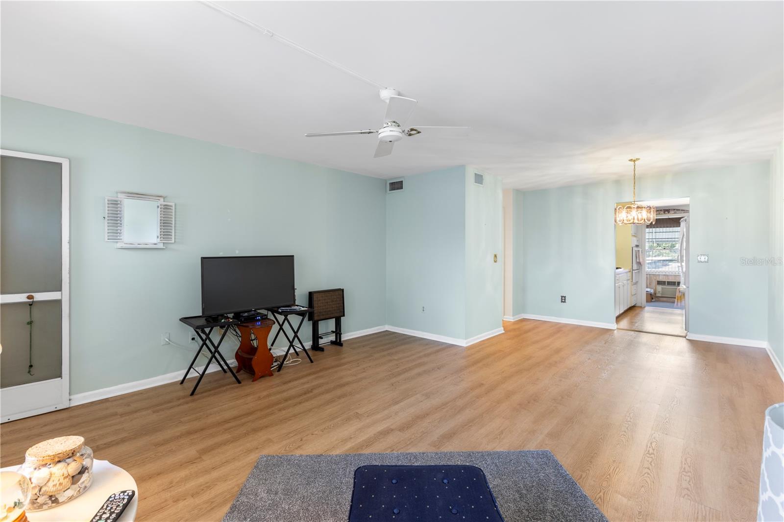 Image 4 of 41 For 6000 20th Street N 123