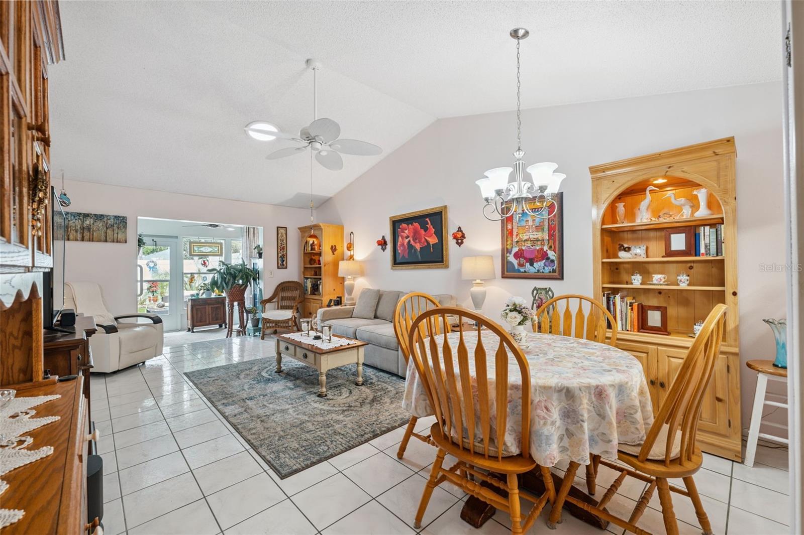 Image 12 of 39 For 1136 Thayer Street
