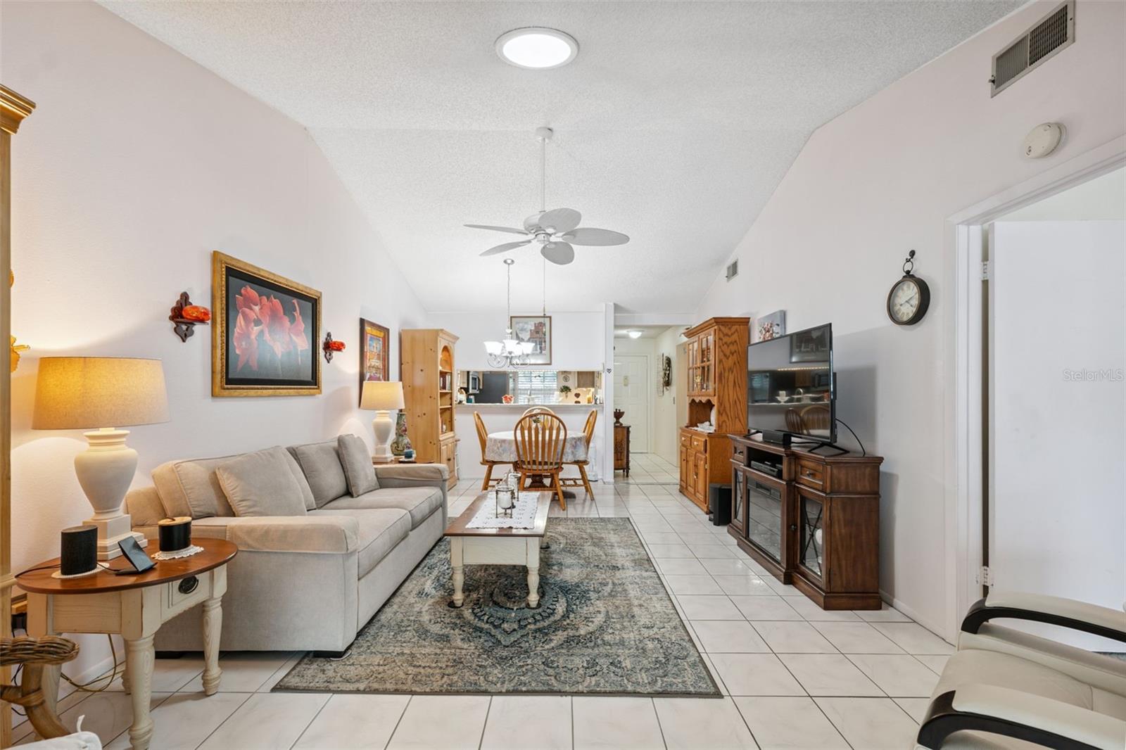 Image 13 of 39 For 1136 Thayer Street