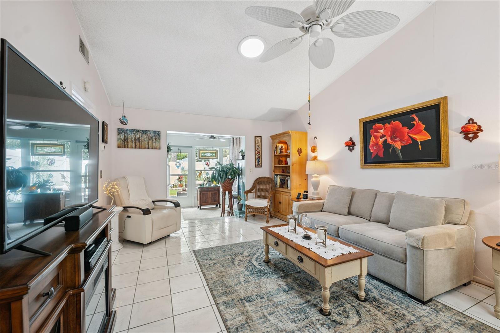 Image 14 of 39 For 1136 Thayer Street