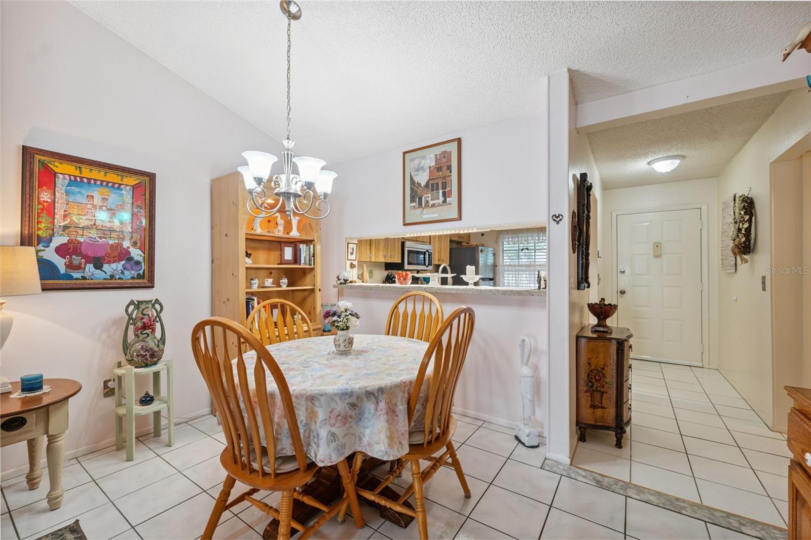 Image 15 of 39 For 1136 Thayer Street