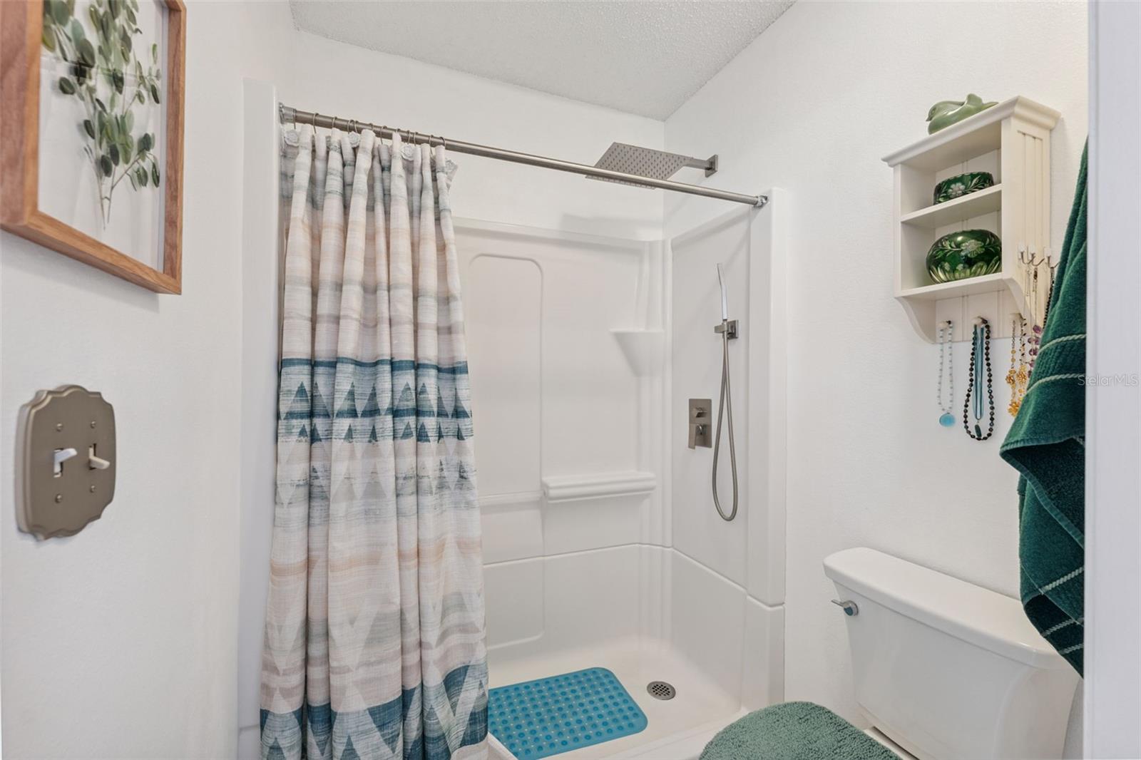 Image 20 of 39 For 1136 Thayer Street
