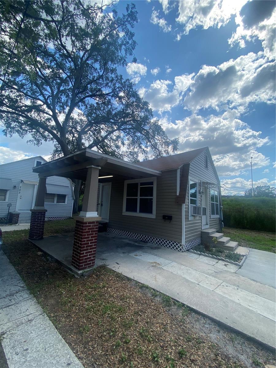 Image 2 of 9 For 701 Hanlon Street