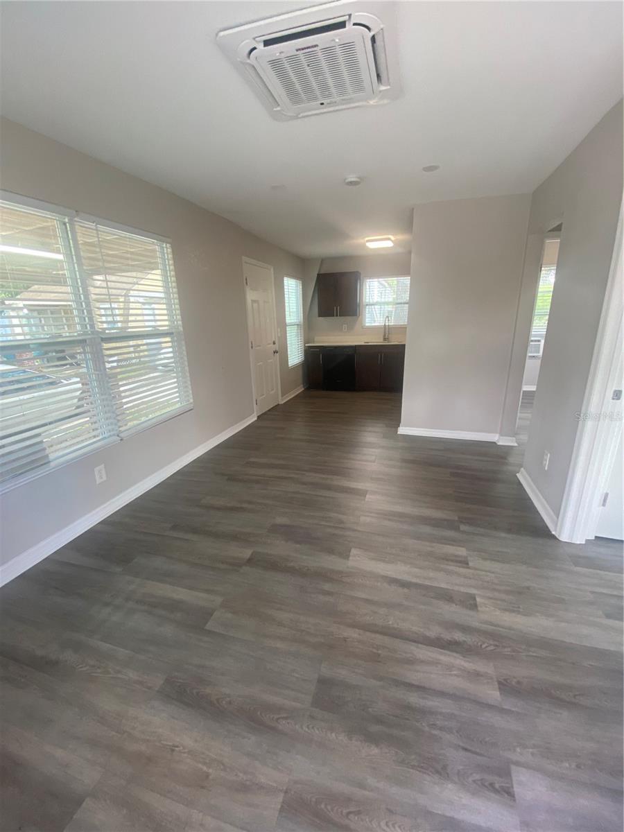 Image 4 of 9 For 701 Hanlon Street