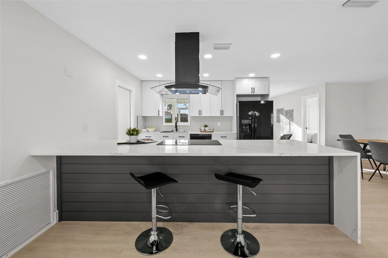 Image 12 of 38 For 105 12th Street Sw