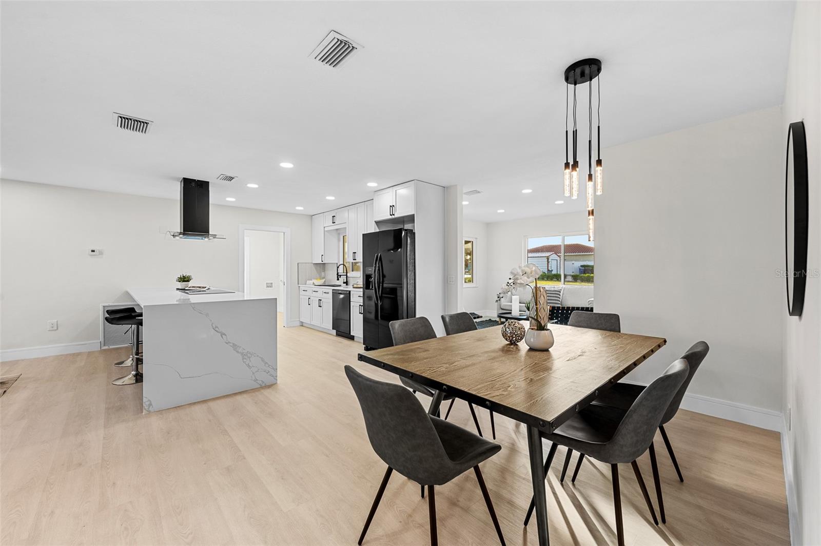 Image 5 of 38 For 105 12th Street Sw