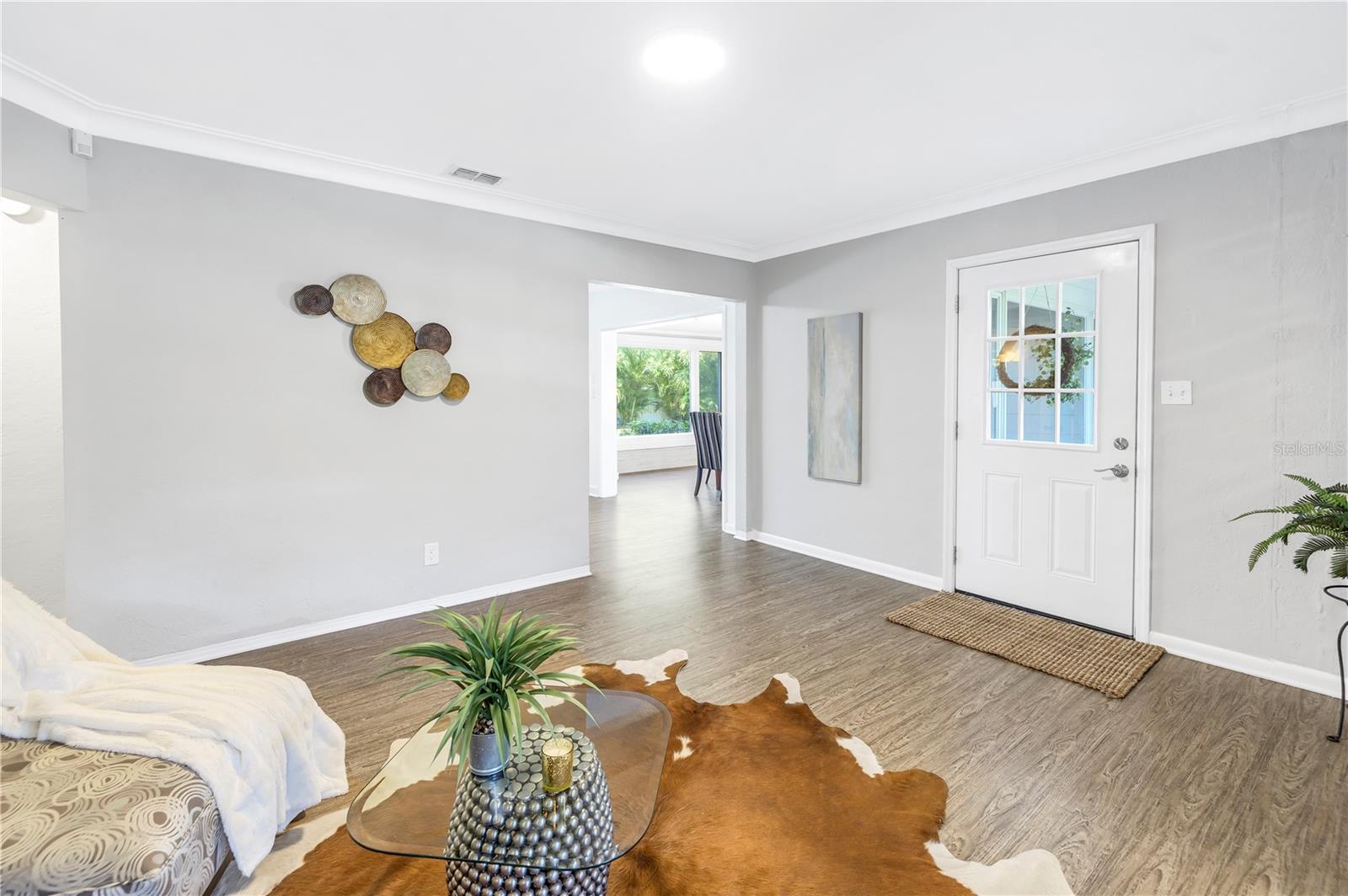 Image 10 of 61 For 610 Cordova Boulevard Ne