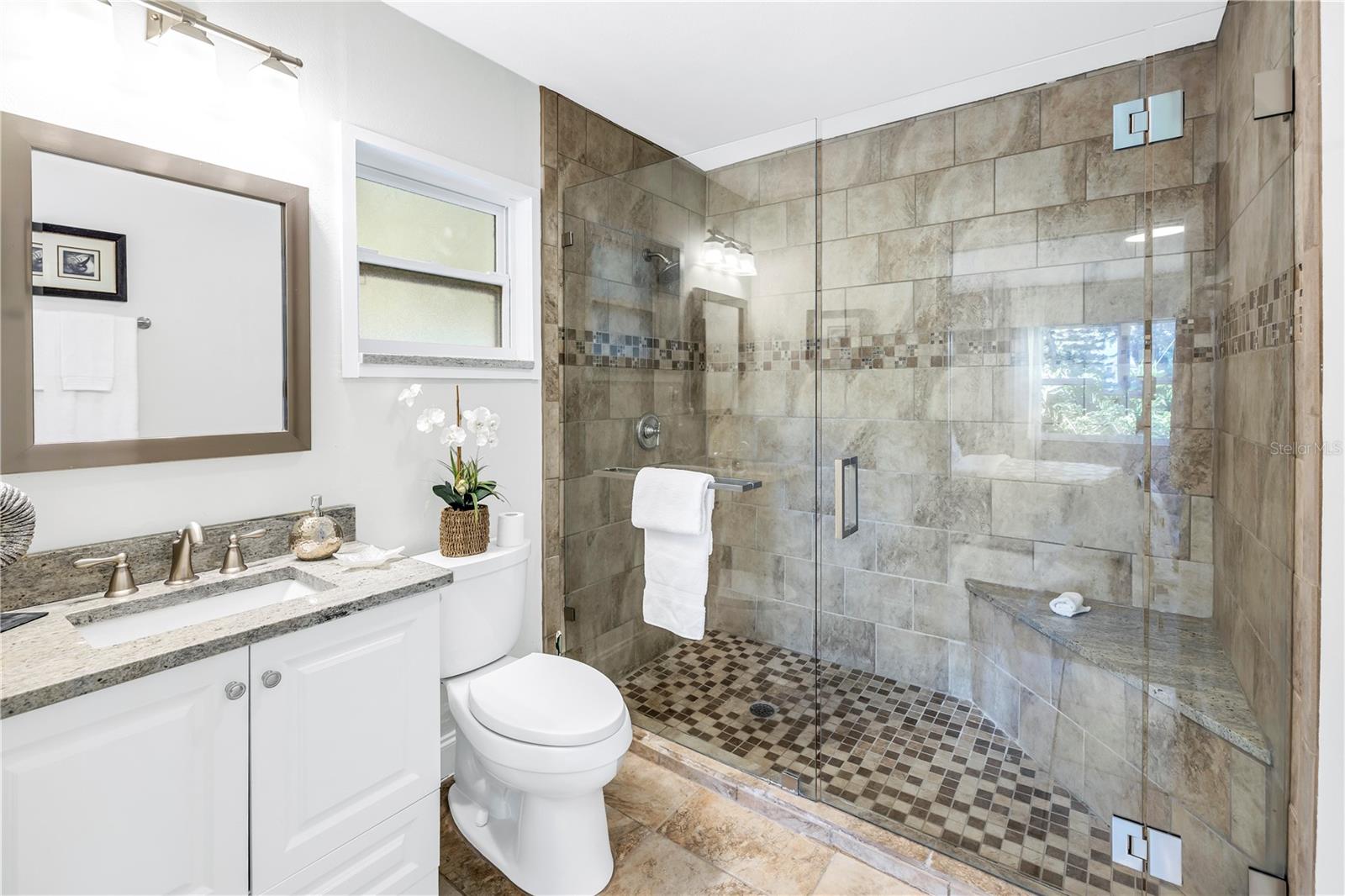 Image 37 of 61 For 610 Cordova Boulevard Ne