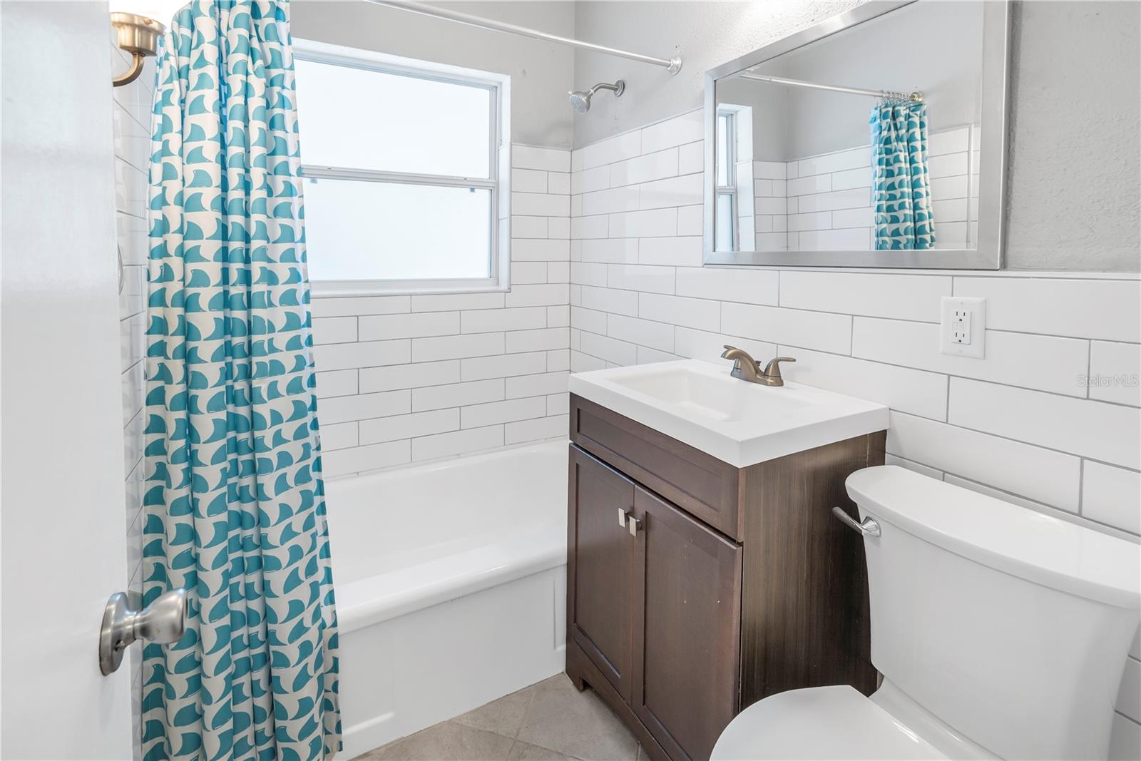 Image 41 of 61 For 610 Cordova Boulevard Ne