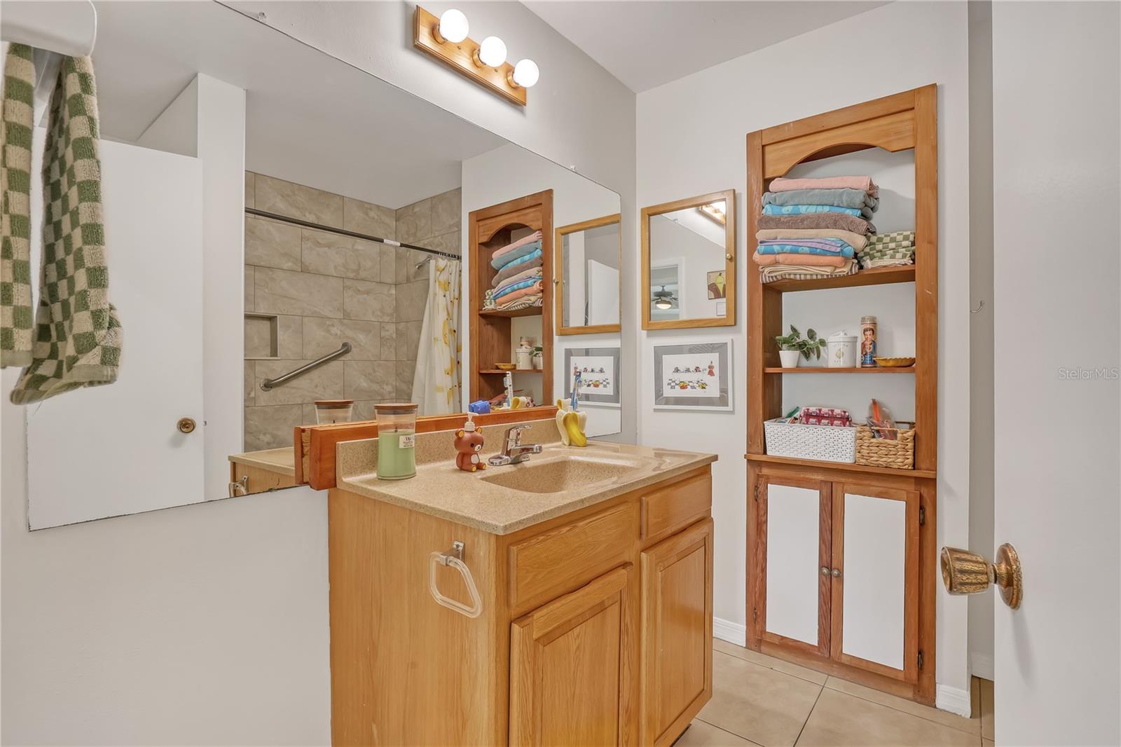 Image 28 of 48 For 1340 Mariposa Drive Ne