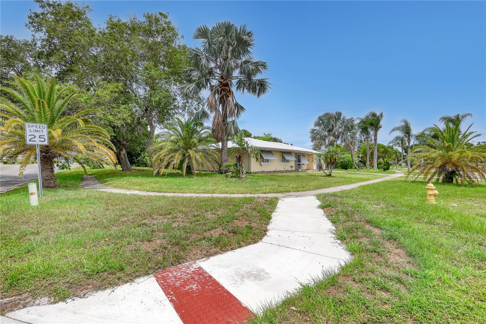 Image 3 of 48 For 1340 Mariposa Drive Ne