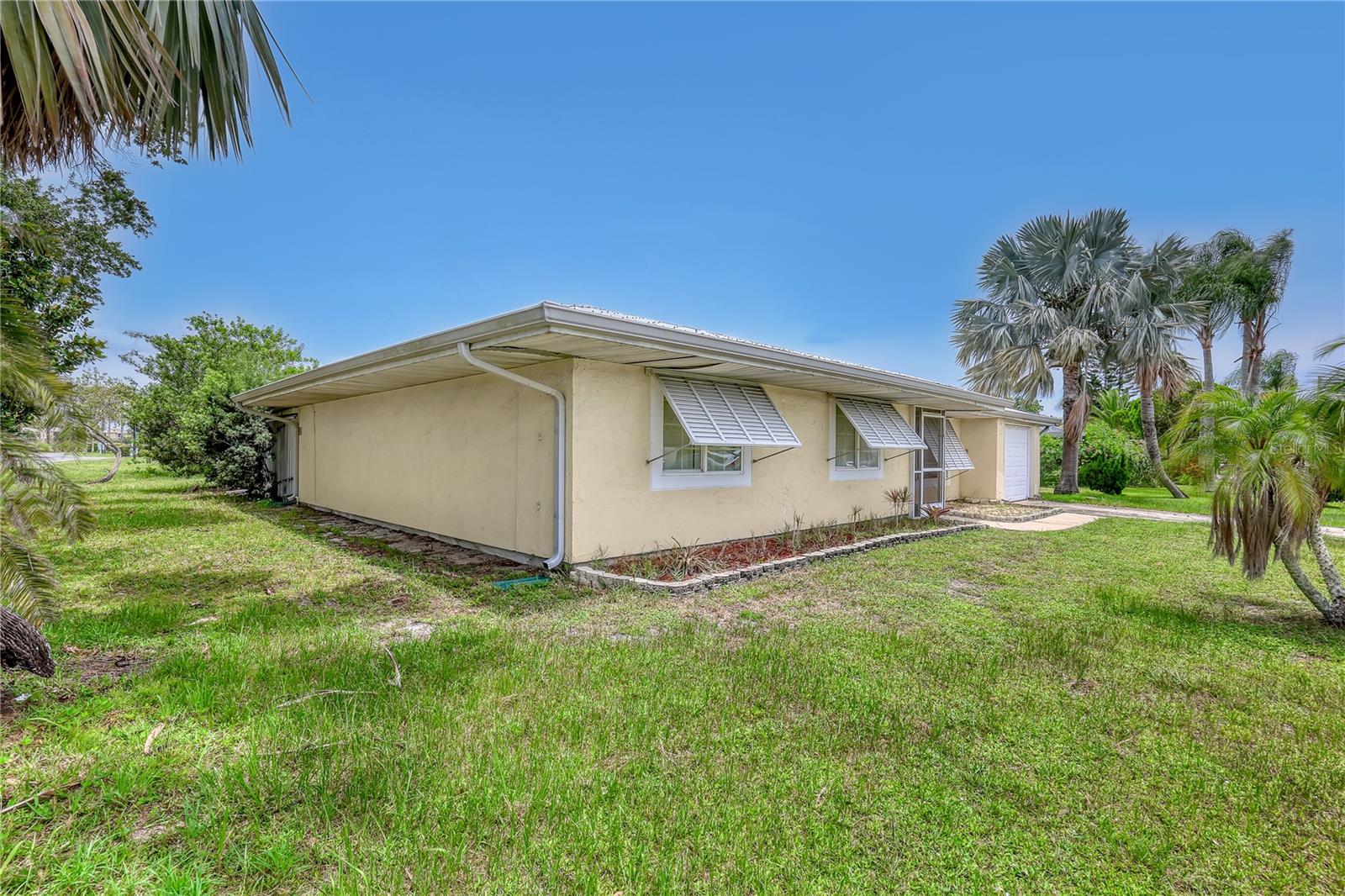 Image 4 of 48 For 1340 Mariposa Drive Ne