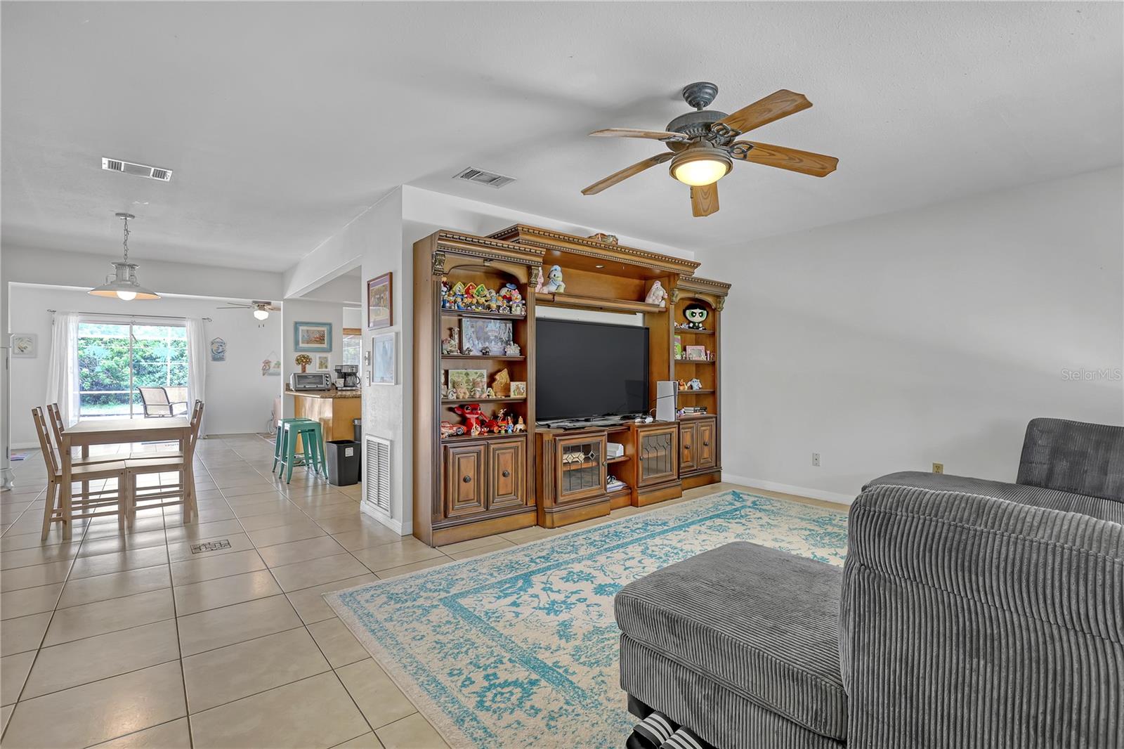 Image 7 of 48 For 1340 Mariposa Drive Ne