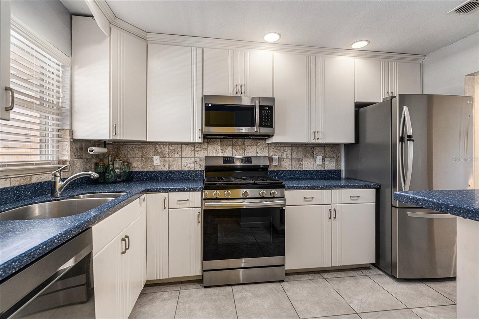 Image 5 of 19 For 5623 80th Street N 415